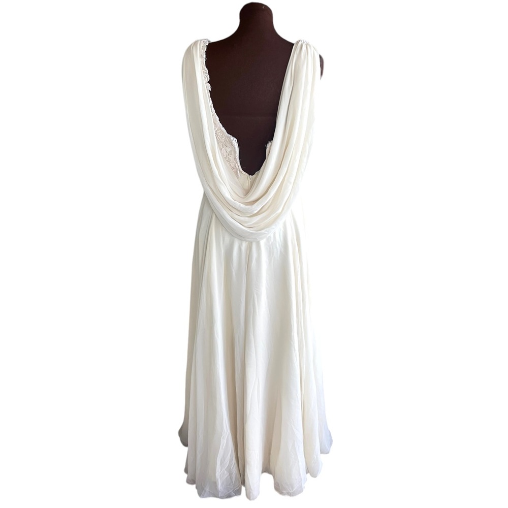 Demetrios Vintage Open Waterfall Back Lace Beaded Silk Wedding Gown size 10